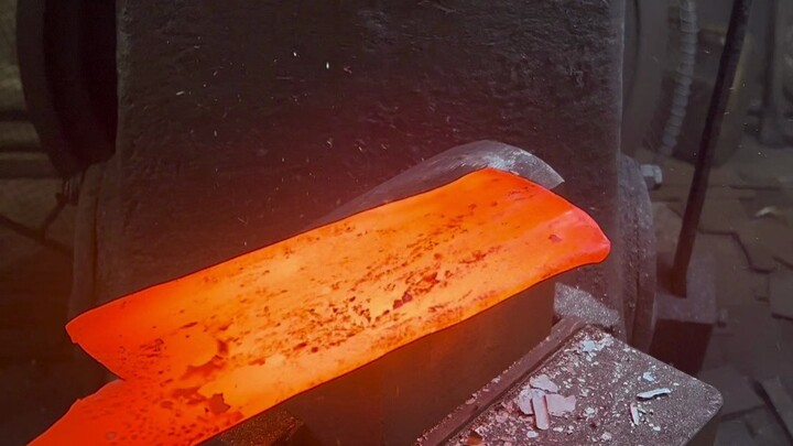 The entire process of hand-forging a chef's knife using aerospace bearing steel balls