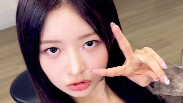 Naoi Rei's "After LIKE" camera challenge