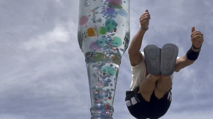 Dreamy mallet-shaped bottle with reverse-flow sandglass