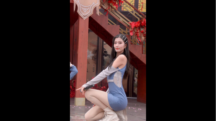 'Changlong Girls Group' Xiao Wan with amazing long legs is here