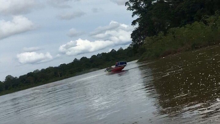 Balapan speed boat