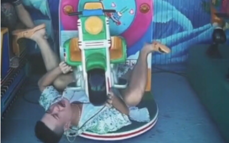 Xe lắc: Để bạn cũng nếm thử cảm giác bị cưỡi!