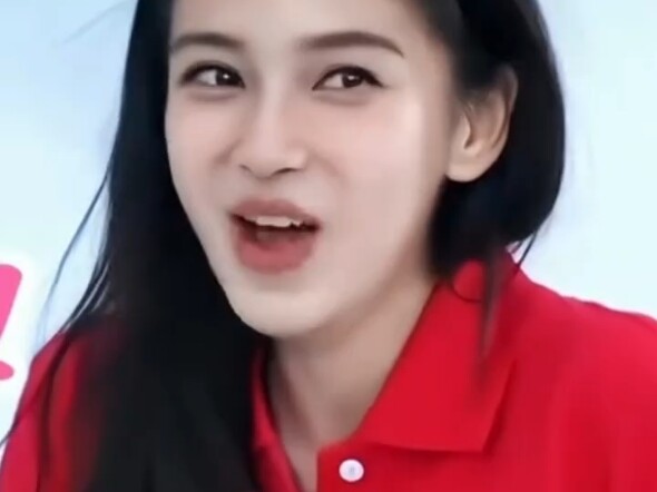 Tolonglah, dia kan Angelababy!
