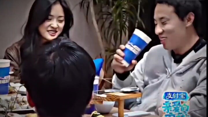 Tốc độ phản ứng của Từ Chí Thắng thật nhanh, bị Dương Âm phát hiện ngay lập tức và liền phản công