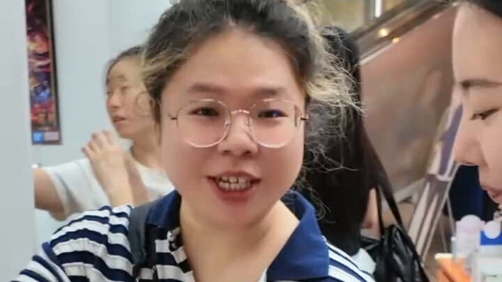 Aku benar-benar tidak pandai mendorong! Tapi ini terlalu panas, kan?