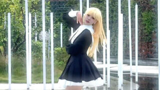 一只借来的 害怕掉进水里的猫