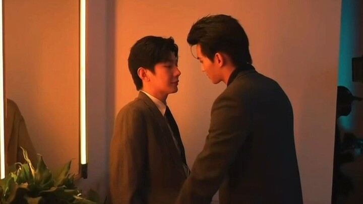 Yiran pls you dont need to seduce your husband cu'z he's already yours