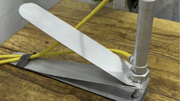 สิ่งประดิษฐ์: กรรไกรตัดเล็บเสริมแบบตัดครั้งเดียวจบ