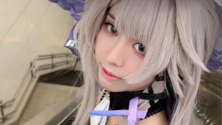 Madam Herta's big big hat