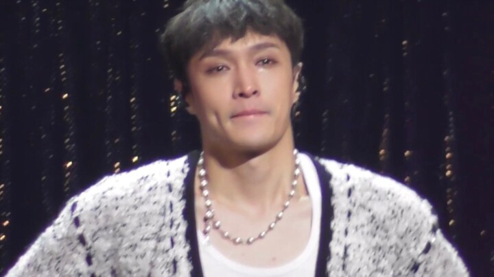 【Zhang Yixing】Menangis terisak setelah menonton VCR di acara jumpa penggemar, tetap tulus selamanya!