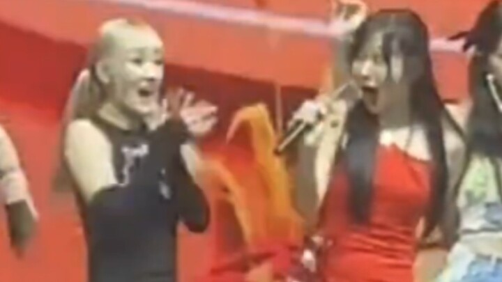 Phản ứng như tiểu phẩm của Giselle khi vô tình đụng phải cánh tay của vũ công phụ họa