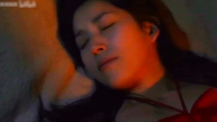 [Film & TV] Drunken Woman Being Taken to the Truck by the Driver