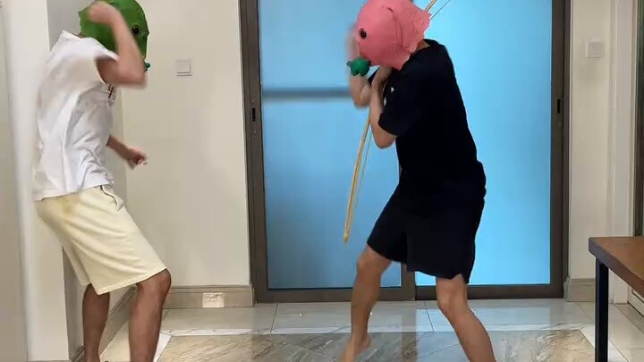 Ajak teman Anda untuk menonton tantangan toleransi rasa sakit