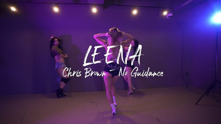 ฉัน คริส บราวน์ - ไม่มีแนวทาง | ลีน่า | เล่นดนตรีอัลเบิร์น