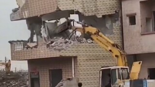 Một kỹ sư xây dựng tốt nghiệp làm nhân viên an toàn và bị kết án 42 năm tù ngay ngày đầu tiên đi làm