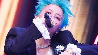 G-Dragon trở lại sân khấu đầu tiên với "TOO BAD"! Long tóc xanh!