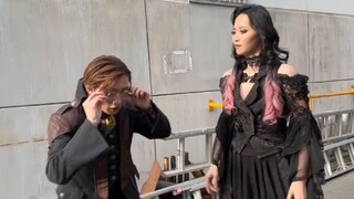 今天是斯托马克家大姐演员生日 二哥演员陪她一块跳舞
