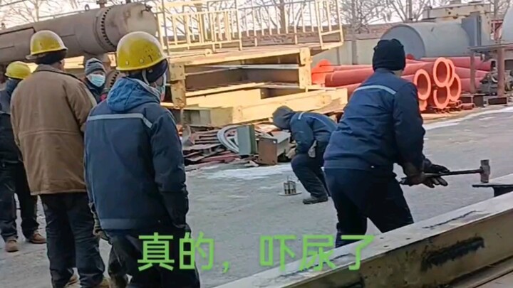 مصنع كبير هكذا ويضعون فقط هذا الشيء الصغير؟