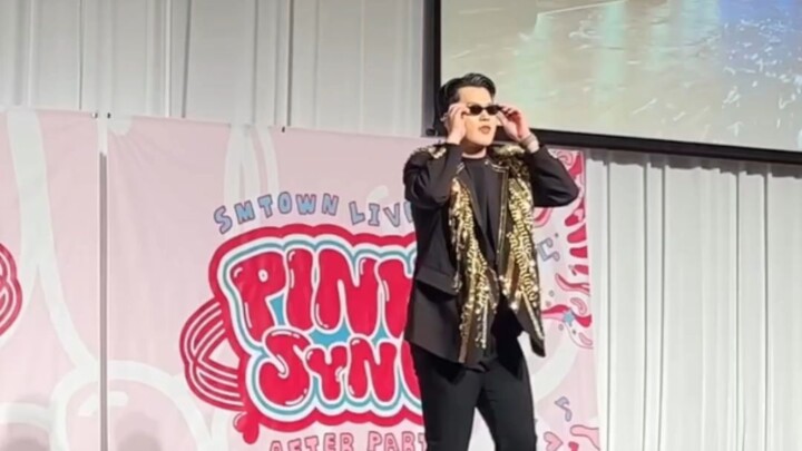 เอเยนต์ของเด็กอัจฉริยะเลียนแบบเด็กอัจฉริยะ หรือว่าชุดนี้ก็ยืมมาจากชุดแสดงของเด็กอัจฉริยะเหมือนกัน? ง