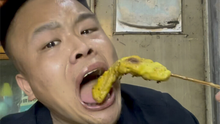 Makanlah sedikit!