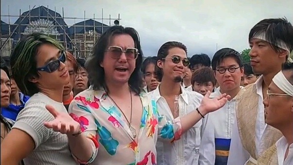 Trẻ và nguy hiểm: Với quá nhiều người ở đây ngày hôm nay, thật khó để được an toàn…