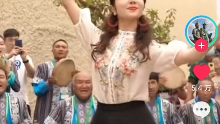 ชาวเน็ตต่างชาติบน TikTok ชมการเต้นรำของชาวซินเจียงอุยกูร์