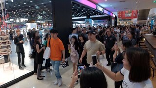 【BLACKPINK】Lisa泰国购物像出巡！好多人围观，太火了！