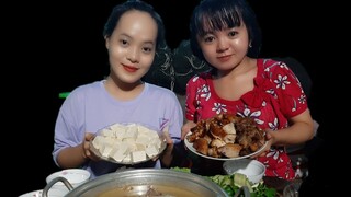 Út Ống Tre trổ tài nấu ăn đãi em gái