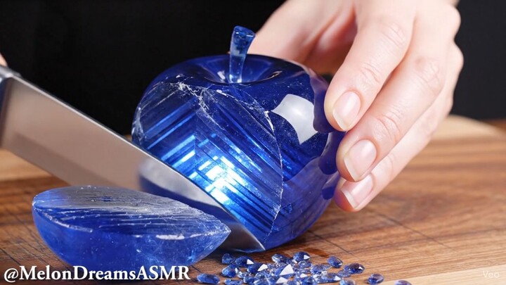 【AI ASMR】Glass apple cutting｜satisfying cracking sounds
