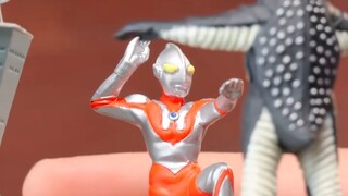 Miniature scene! The famous scene of the first generation vs. Zetton! [It’s not a toy]