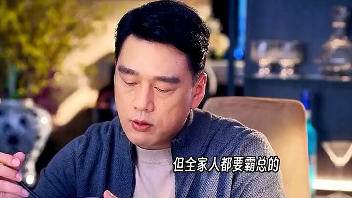 聂远现实里就是这样的生活[看]，节目里说一个月给家里上百万生活费[看]，家里人把他当皇帝供着[捂脸]