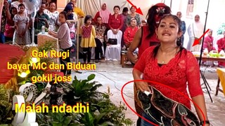 begini jadinya jika Artis biduan kuda kepang masuk orgen tunggal , seru gokil siti markonah