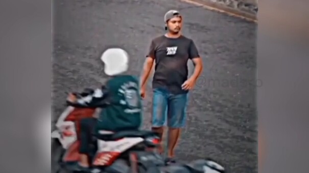 He was too lazy to even look at the woman.