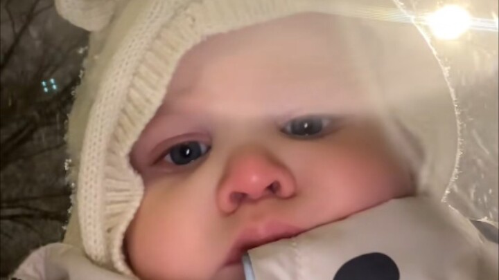 من منظور الطفل الصغير، حلوة لدرجة لا تُحتمل...