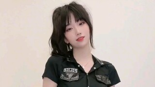 “这样的小姐姐你能抵抗住吗”