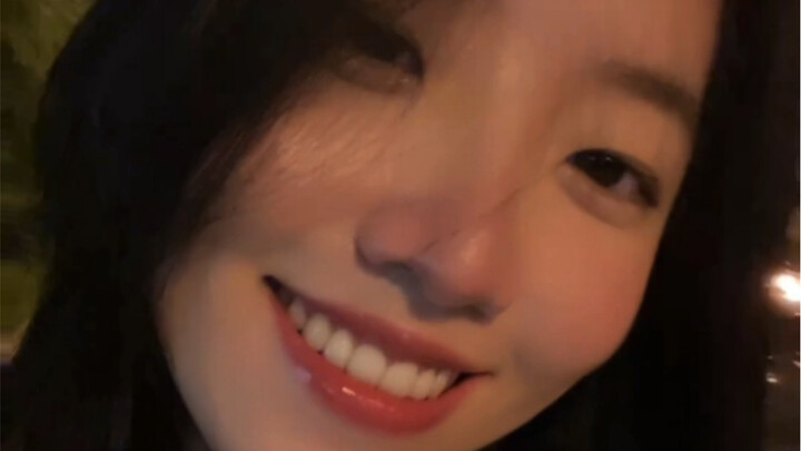 أشعر دائمًا أنه إذا كنتَ في حالة سكر خفيف، ووجنتاك حمراوتان، وعيناك مغمضتان قليلًا، ونظرت إليّ قائلً