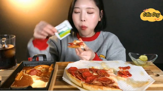 Bánh gạo cay, pizza xúc xích xông khói đầy phô mai 10 #amthuc