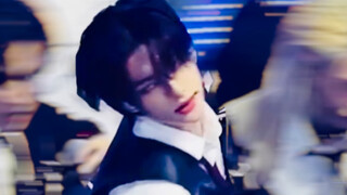[4K] กุหลาบเปื้อนไวน์ 🍷กางเกงขาสั้นสีดำกลับมาแล้ว! ฮวังฮยอนจิน ช็อตเด็ด 🦋MEGAVERSE 231225 ช็อตดินเนอ