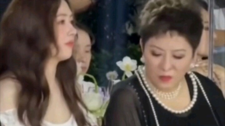 It reminds me of how the Marquise of the Liang Manor practically wishes she could marry Minglan hers