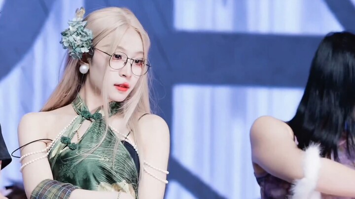 AOA – Lung lay phiên bản sườn xám – Nhảy theo K‑pop tại Nam Ninh