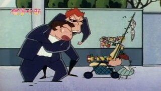 [Crayon Shin-chan] Shin-chan mặc bộ đồ bay cos và cưỡi xe đẩy của Xiaokui để trêu chọc nhóm đua xe