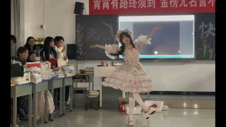 Domestic All-Girls High School: Lolita “Cute Little Cake, White Ankle Socks” New Year’s Gala | High 