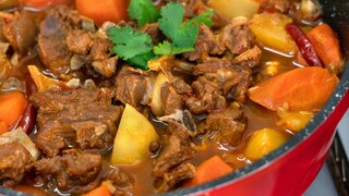 حساء لحم الضأن الأحمر المغلي على نار هادئة، دافئ جدًا في هذا الشتاء! ويمكنك أيضًا استخدامه لطهي الـ"