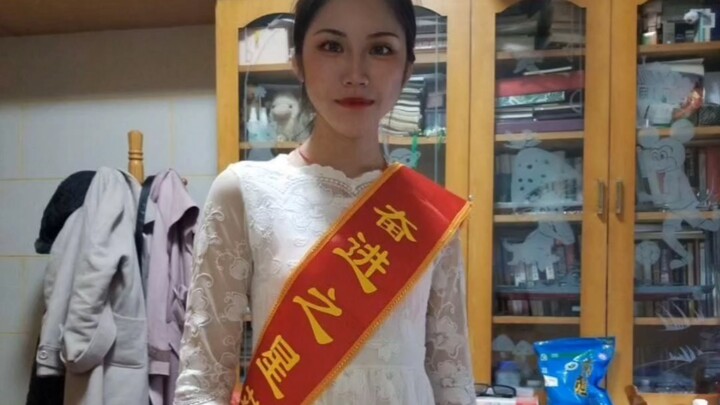 Sichuan Zigong senior student and national award winner, a goddess-level top student, on campus