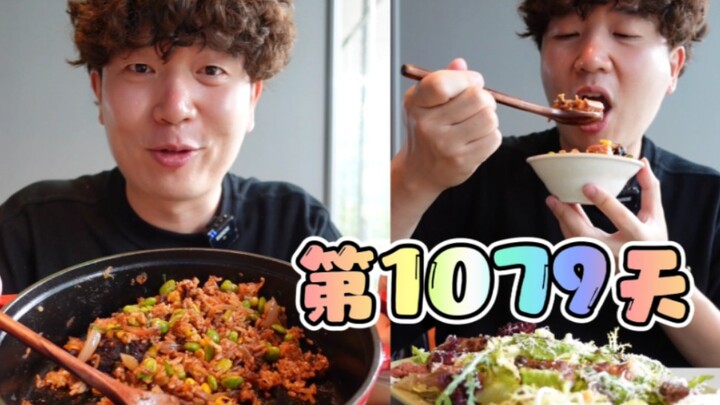 Salad lebih enak dipakai sumpit, nasi pun lebih nikmat jika diaduk-aduk pakai sumpit