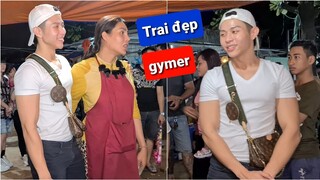 Trai đẹp gymer ghé mua Bánh tráng trộn DIVA Cát Thy