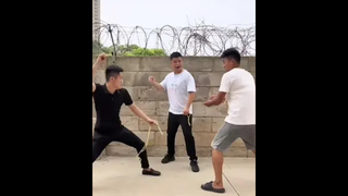มันช่างสรรหาวิธีมาเล่นกัน
