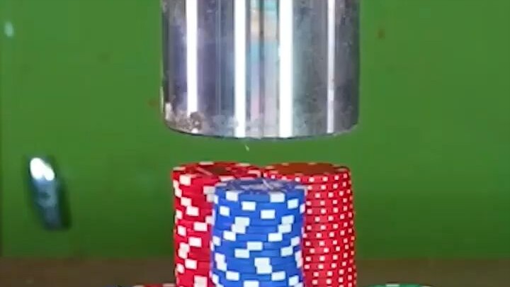 【เครื่องอัดไฮดรอลิกบดทุกสิ่ง】ไพ่ชิป