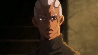 Nhìn kìa, vị linh mục này đang khóc bên đường