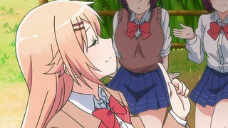 pamer belahan di tempat umum